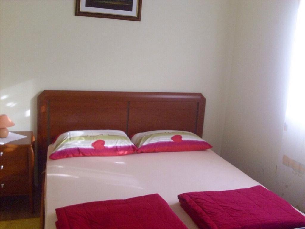 Apartments Rukavina Рогозниця Екстер'єр фото